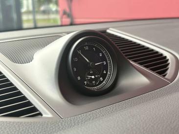 Porsche Macan — photo 16