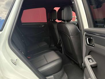 Porsche Macan — photo 20