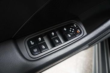 Porsche Panamera 4 E-Hybrid — photo 18