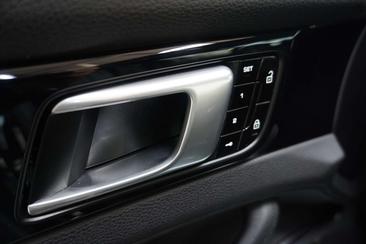 Porsche Panamera 4 E-Hybrid — photo 19
