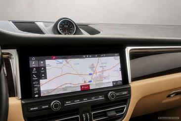 Porsche Macan I S — photo 16