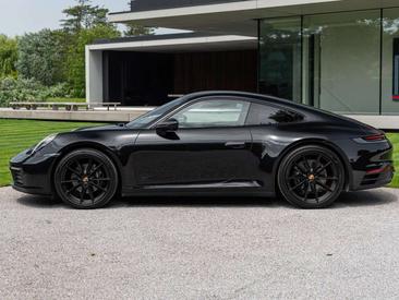 Porsche 911 Carrera 4 — photo 4