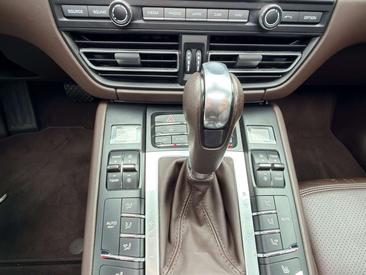 Porsche Macan I S — photo 24