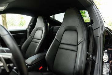Porsche 911 Carrera 4 — photo 15
