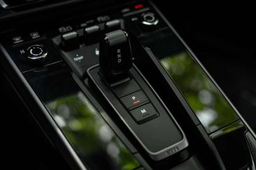 Porsche 911 Carrera 4 — photo 22