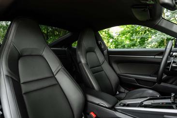 Porsche 911 Carrera 4 — photo 28