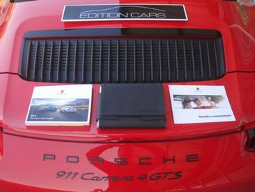 Porsche 911 Cabriolet Carrera 4 GTS — photo 38