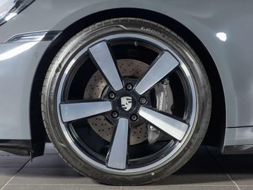 Porsche 911 Carrera — photo 9
