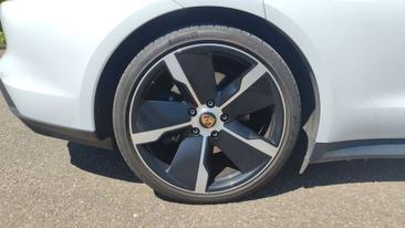 Porsche Taycan 4S — photo 15