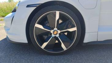 Porsche Taycan 4S — photo 17