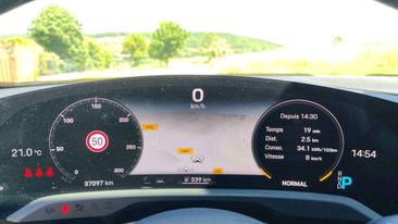 Porsche Taycan 4S — photo 23