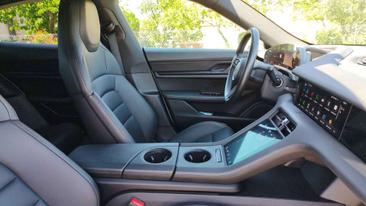 Porsche Taycan 4S — photo 25