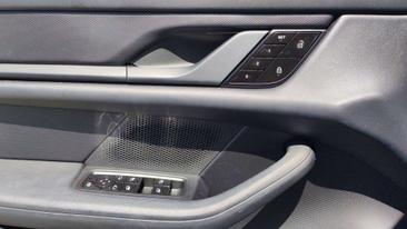 Porsche Taycan 4S — photo 27