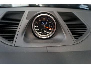 Porsche Macan I S — photo 22