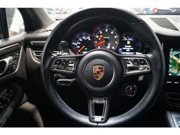 Porsche Macan I S — photo 27