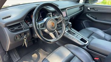 Porsche Macan — photo 7