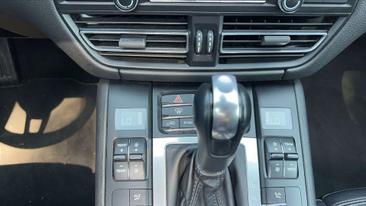 Porsche Macan — photo 12