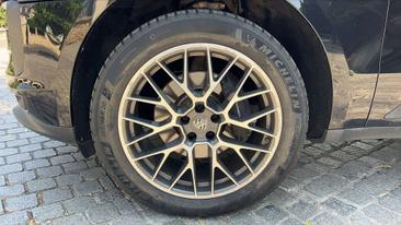 Porsche Macan — photo 17