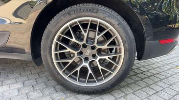 Porsche Macan — photo 18