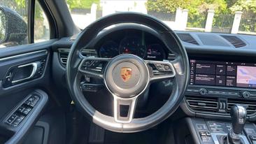 Porsche Macan — photo 23