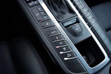 Porsche Macan — photo 12