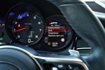 Porsche Macan — photo 16