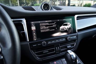 Porsche Macan — photo 18