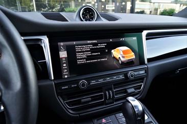 Porsche Macan — photo 21