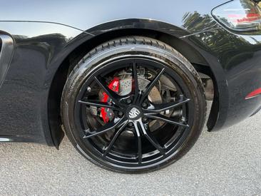 Porsche 718 Cayman — photo 10
