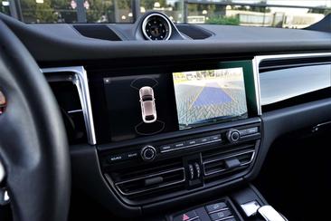 Porsche Macan — photo 26