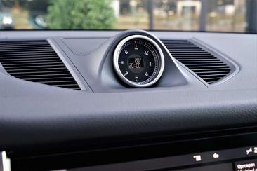 Porsche Macan — photo 27