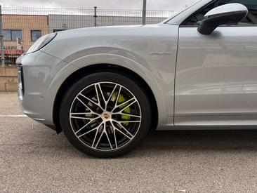 Porsche Cayenne E-Hybrid — photo 12