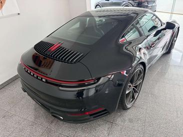 Porsche 911 Carrera 4S — photo 3