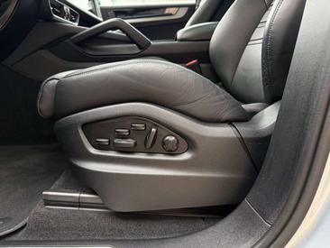 Porsche Cayenne E-Hybrid — photo 27