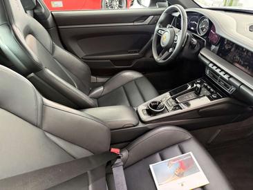 Porsche 911 Carrera 4S — photo 8