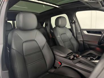 Porsche Cayenne III — photo 19