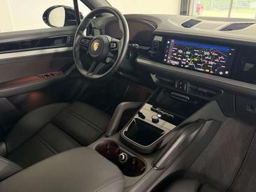 Porsche Cayenne III — photo 21