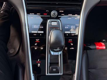 Porsche Panamera GTS — photo 13