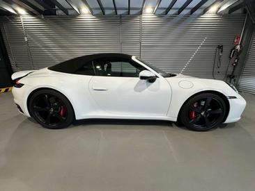 Porsche 911 Cabriolet Carrera 4S — photo 29