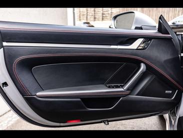 Porsche 911 Carrera 4S — photo 9