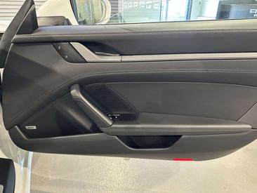 Porsche 911 Cabriolet Carrera 4S — photo 32