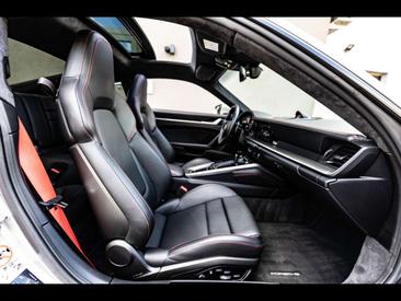 Porsche 911 Carrera 4S — photo 13