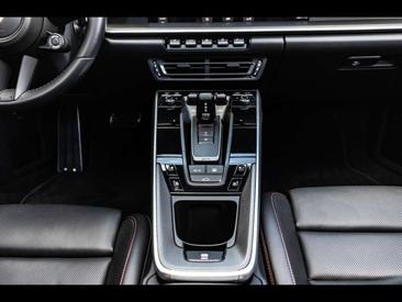 Porsche 911 Carrera 4S — photo 16