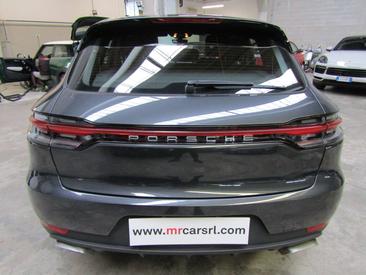 Porsche Macan — photo 5
