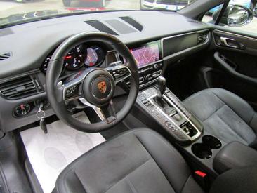 Porsche Macan — photo 7