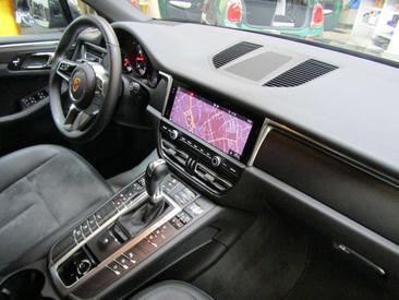 Porsche Macan — photo 13
