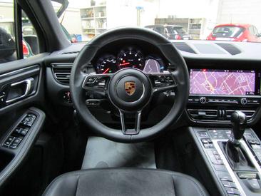 Porsche Macan — photo 15