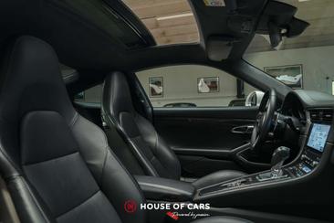 Porsche 911 Carrera 4S — photo 17