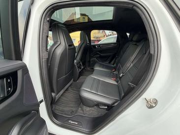 Porsche Cayenne GTS — photo 9