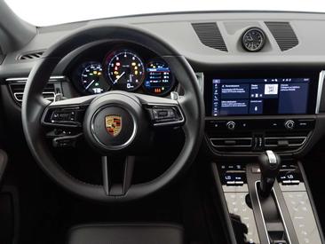 Porsche Macan — photo 13